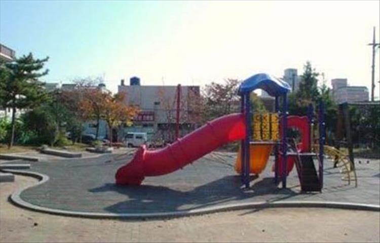 21 Of The Worst Playgrounds Ever