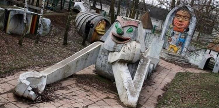 21 Of The Worst Playgrounds Ever