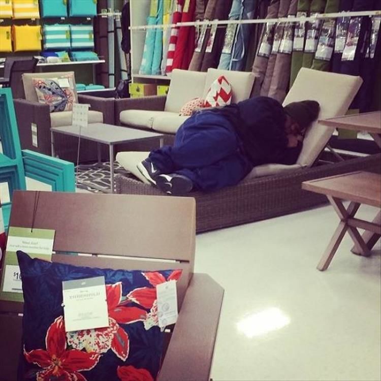When Men Shop With Women, Only The Strong Survive 27 Pics