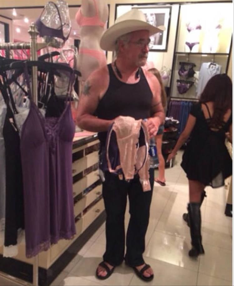 When Men Shop With Women, Only The Strong Survive 27 Pics